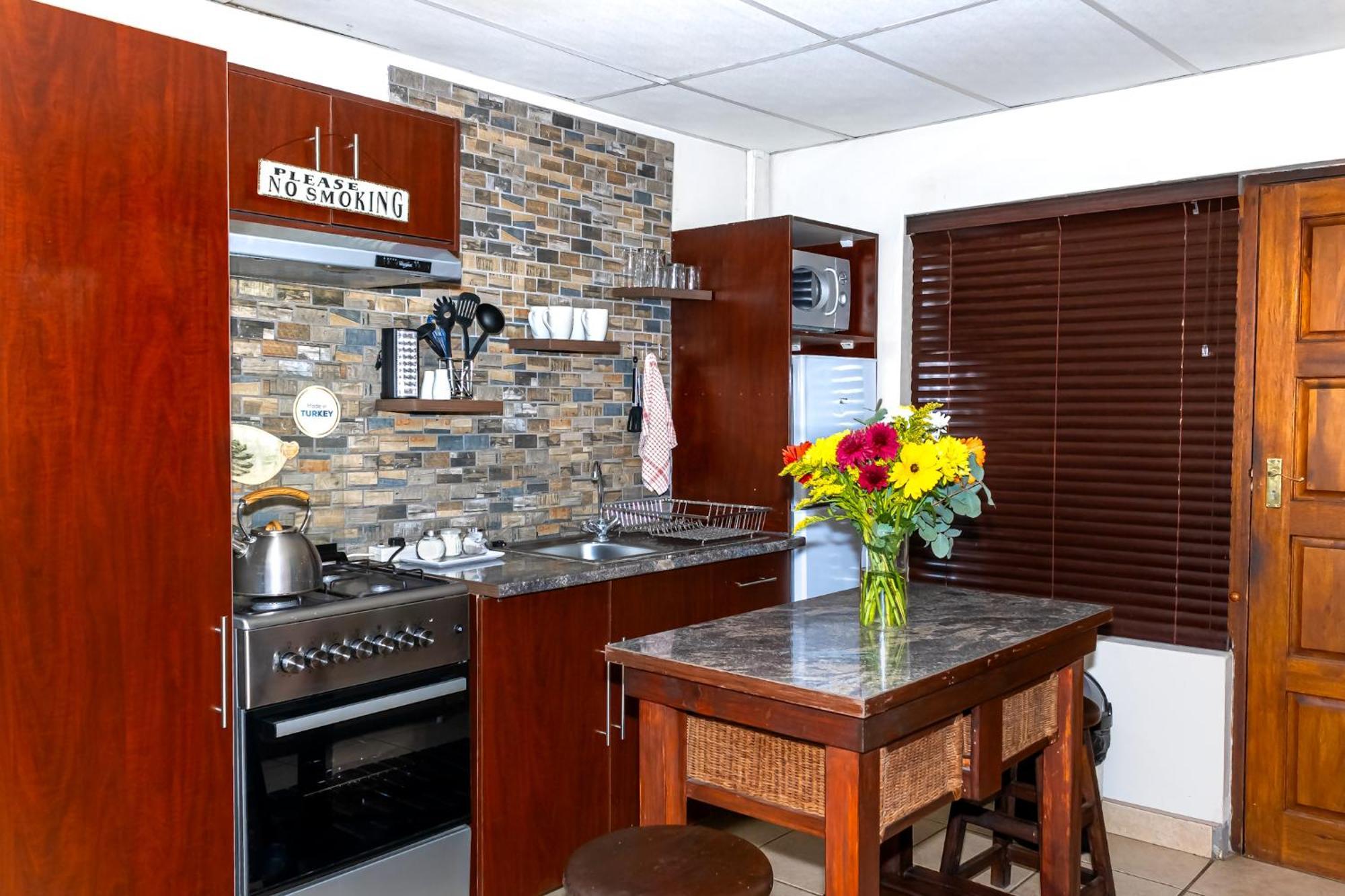 A Cherry Lane Self Catering And B&B Bloemfontein Buitenkant foto